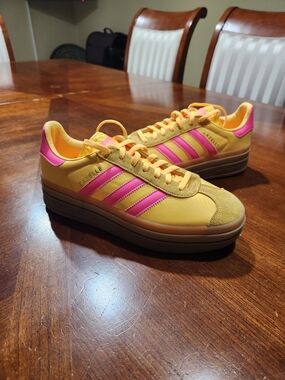 New Adidas Gazelle Women's Yellow Pink Casual Sneakers Size 8